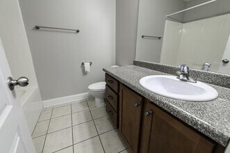 307 Nile Ln in Byron, GA - Foto de edificio - Building Photo