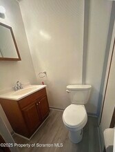 504 Storrs St in Dickson City, PA - Building Photo - Building Photo