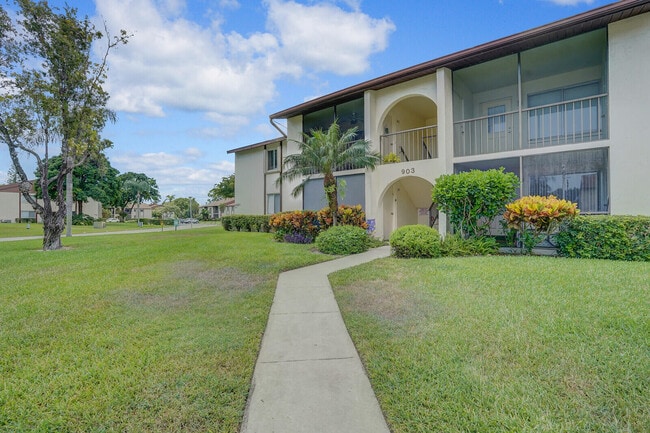 4991 Sable Pine Cir in West Palm Beach, FL - Building Photo - Building Photo