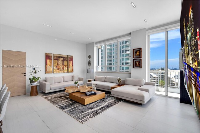 801 Brickell Key Blvd in Miami, FL - Building Photo - Building Photo