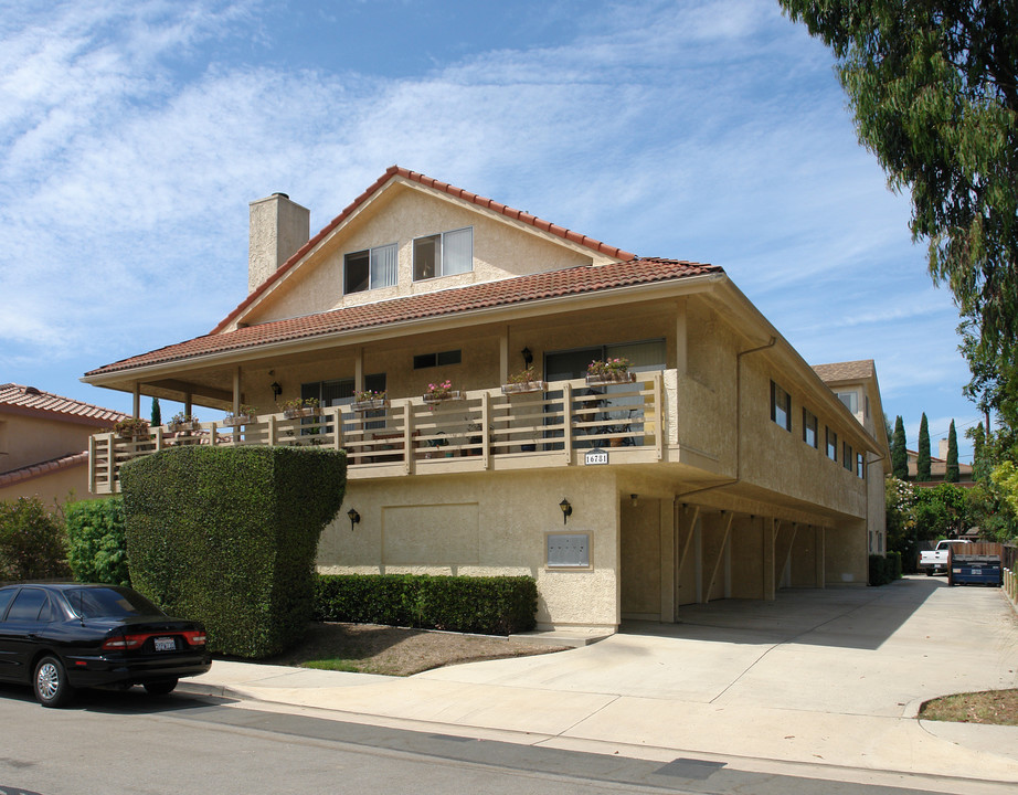 16781 Roosevelt Ln in Huntington Beach, CA - Building Photo