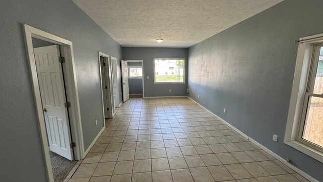 1111 W 5th St in Hastings, NE - Foto de edificio - Building Photo