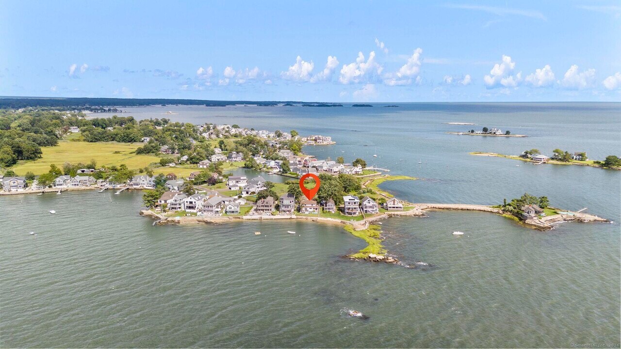 105 Sunset Beach Rd in Branford, CT - Building Photo