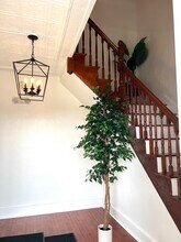 1066 Forest Ave, Unit First Floor in Portland, ME - Building Photo - Building Photo
