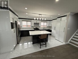 3941 Longo Cir in Mississauga, ON - Building Photo