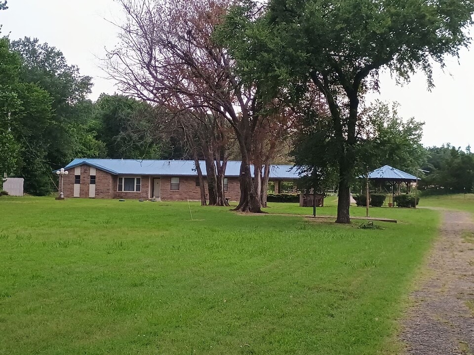 10844 E 163rd St S in Webbers Falls, OK - Building Photo