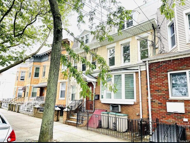 79-58 78th Ave in Queens, NY - Building Photo - Building Photo