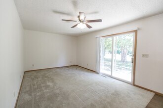 1102 S Garden Ct in Mahomet, IL - Building Photo - Building Photo