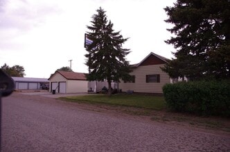 290 S 10th Ave in Forsyth, MT - Building Photo - Building Photo