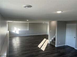 18512 Salem St NW in Elk River, MN - Foto de edificio - Building Photo