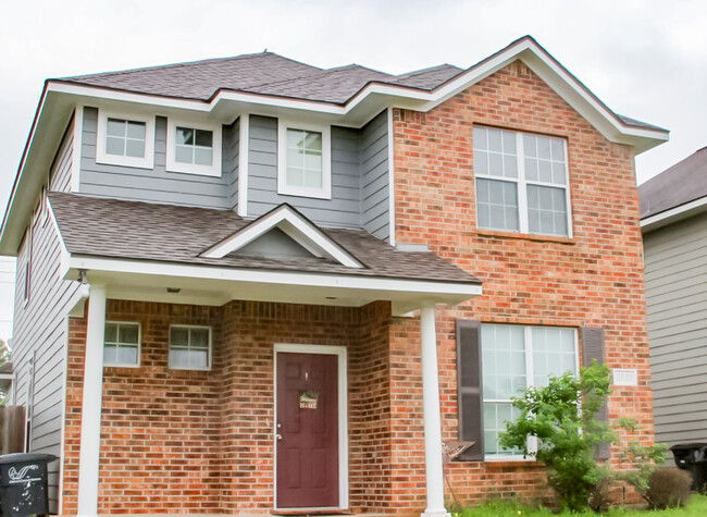 property at 2929 McLaren Dr