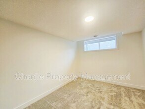 6345 King Wynd SW in Edmonton, AB - Building Photo - Building Photo