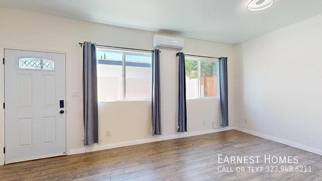 19198 Erwin St in Los Angeles, CA - Building Photo - Building Photo