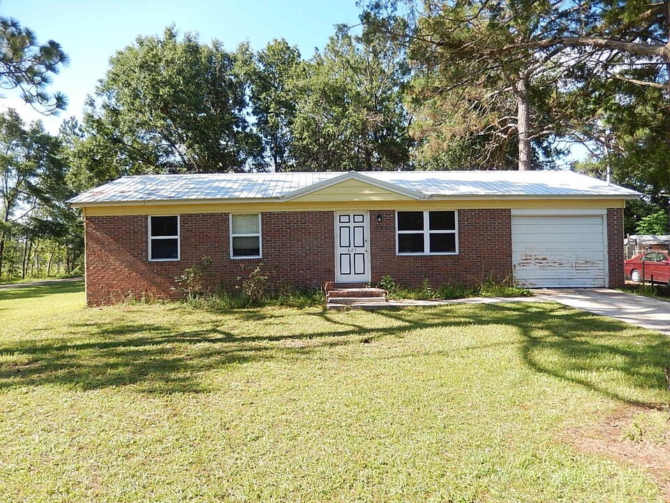 827 Briandav St in Tallahassee, FL - Building Photo