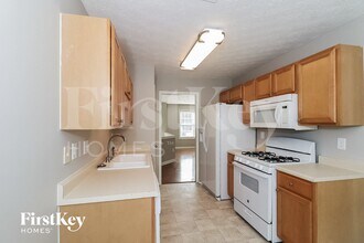 1627 Eagle Dr in Woodstock, GA - Foto de edificio - Building Photo