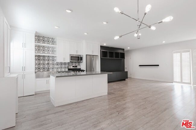 property at 1233 Laurel Ave