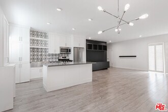 1233 Laurel Ave in West Hollywood, CA - Building Photo - Building Photo