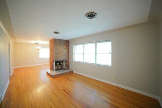 1006 Frazier Ave in Tallahassee, FL - Building Photo - Building Photo