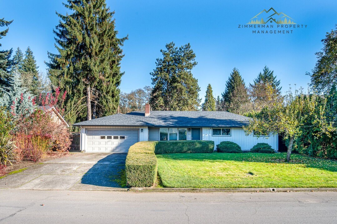 1439 Happy Ln in Eugene, OR - Foto de edificio