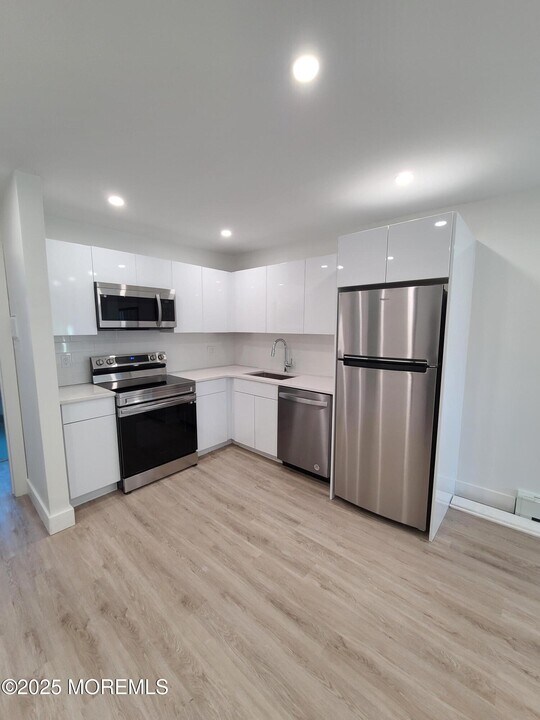 468 2nd Ave in Long Branch, NJ - Building Photo