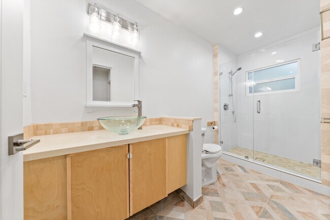 415 Loma Dr in Los Angeles, CA - Building Photo - Building Photo