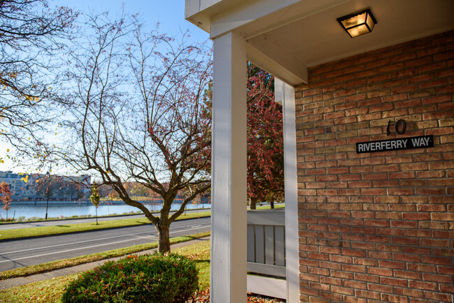 Corn Hill Townhouses & Apartments in Rochester, NY - Building Photo - Building Photo