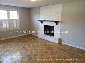 7175 NW Chapel Woods Cir in Kansas City, MO - Building Photo - Building Photo