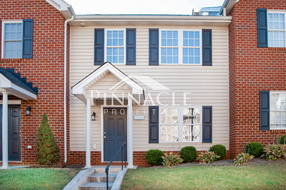 106 Colonnade St in Lynchburg, VA - Building Photo