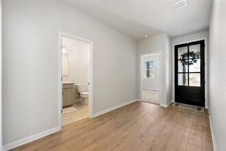 206 Lake Shore Dr in Dripping Springs, TX - Building Photo - Building Photo