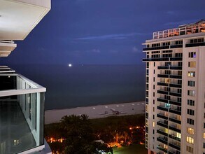 2401 Collins Ave, Unit 1807 in Miami Beach, FL - Building Photo - Building Photo