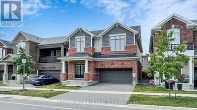 561 Kennedy Cir W in Milton, ON - Building Photo - Building Photo