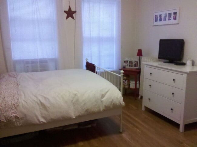 37 Symphony Rd, Unit 4 in Boston, MA - Foto de edificio - Building Photo