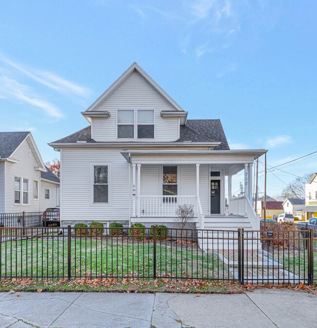 710 N Oak St in Bloomington, IL - Building Photo - Building Photo