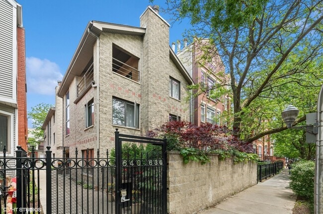 property at 636 W Schubert Ave