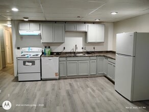 93 Pleasant St, Unit 93D Pleasant St in Ware, MA - Building Photo - Building Photo