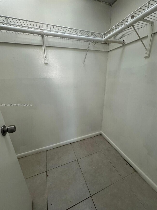 1503 NW 207th St in Miami, FL - Building Photo - Building Photo