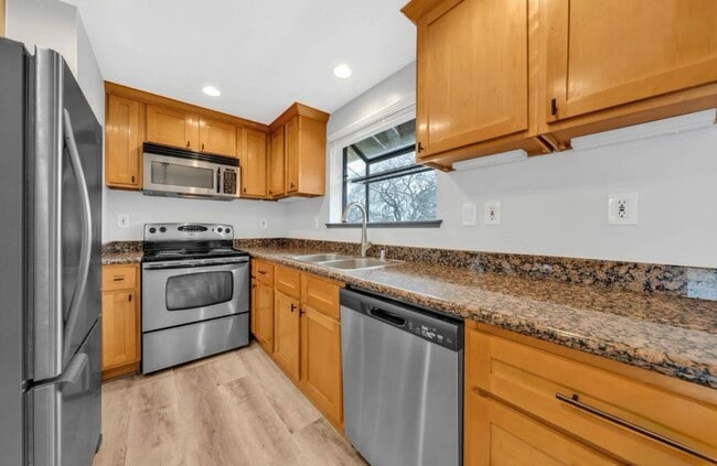2827 Monument Boulevard, Unit 48
