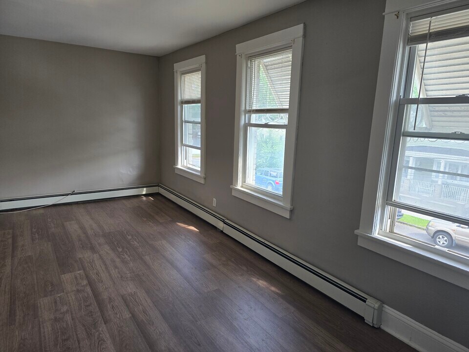 450 Hall Ave, Unit 2 in Perth Amboy, NJ - Building Photo