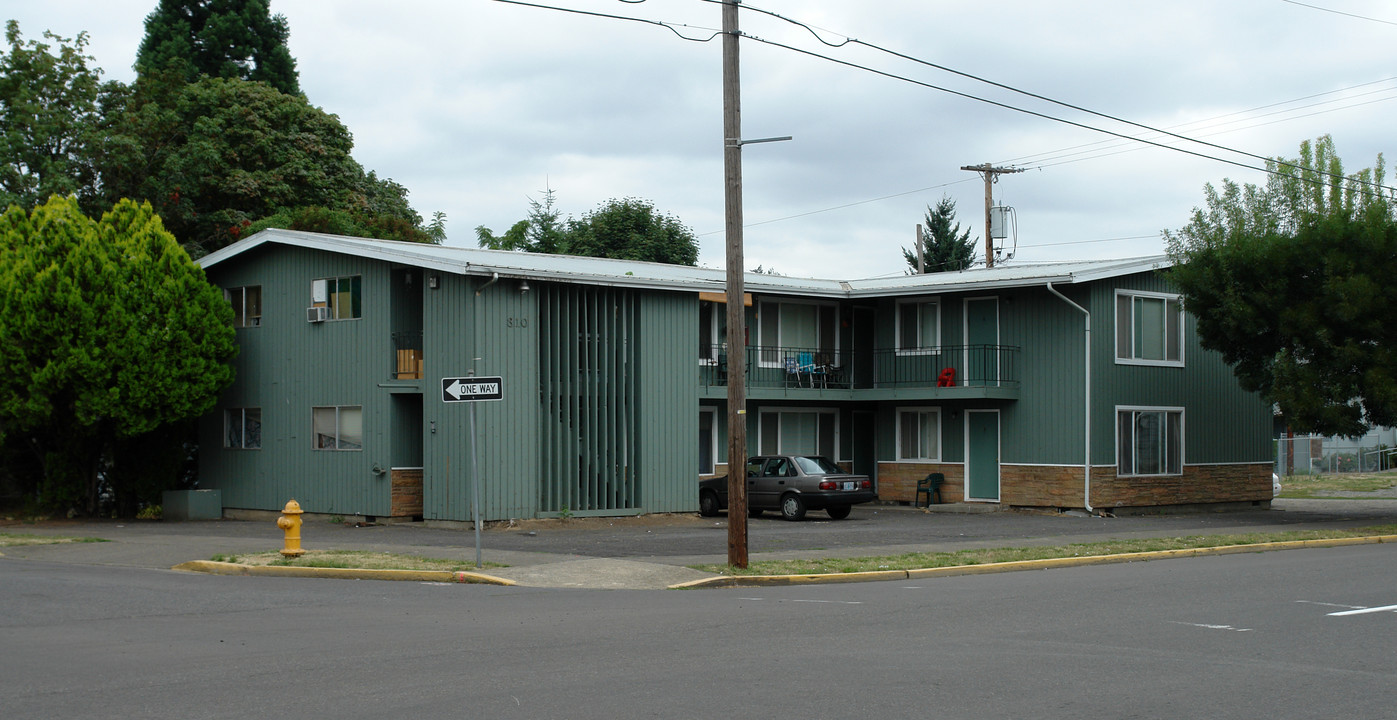 310 Pioneer Pky in Springfield, OR - Building Photo