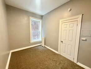 176 Remsen St, Unit 1E in Cohoes, NY - Foto de edificio - Building Photo