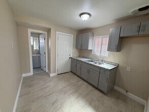 309 Cooley Dr in Bakersfield, CA - Building Photo - Building Photo