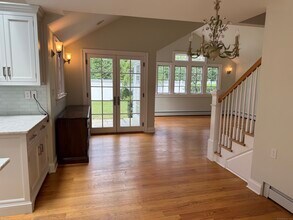 12 Mayflower Rd in Darien, CT - Building Photo - Building Photo