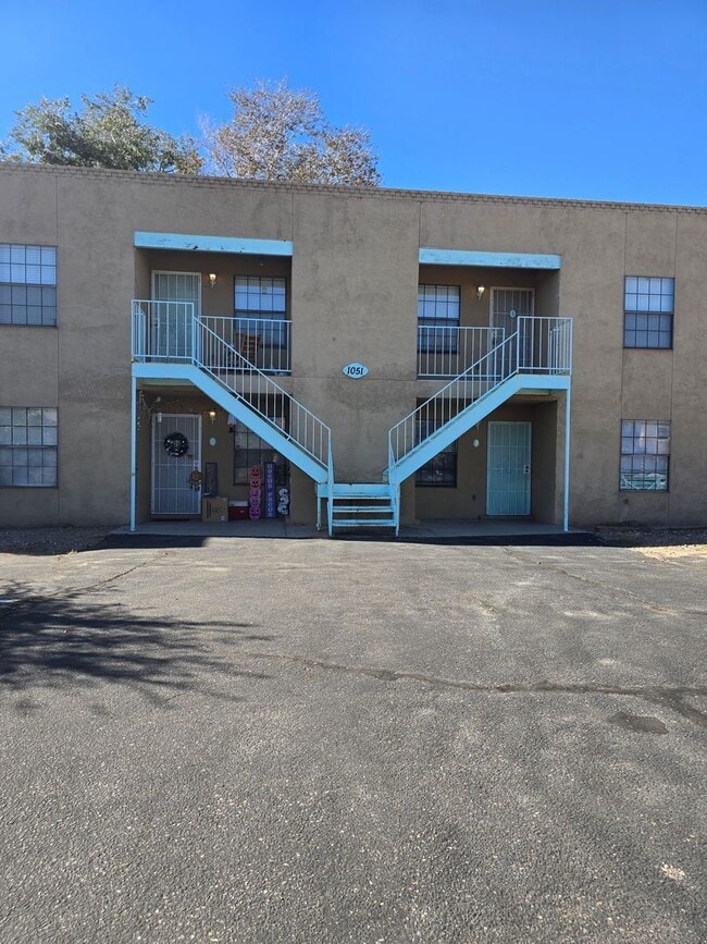 property at 1051 Meadowlark Ct SE