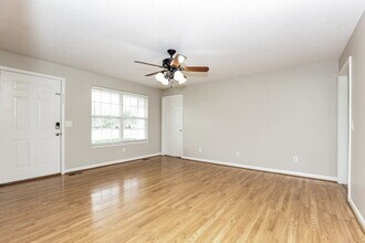 1990 Gateland Dr in Murfreesboro, TN - Foto de edificio - Building Photo