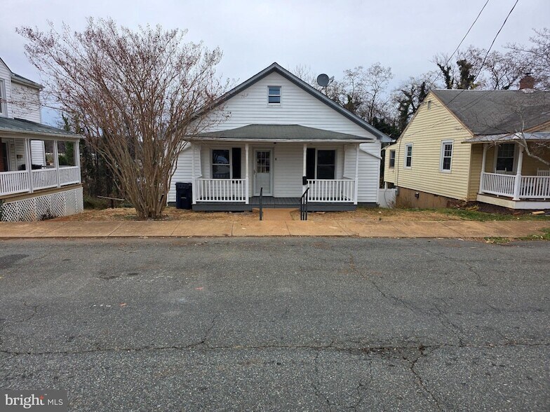 239 Belleview Ave in Orange, VA - Building Photo