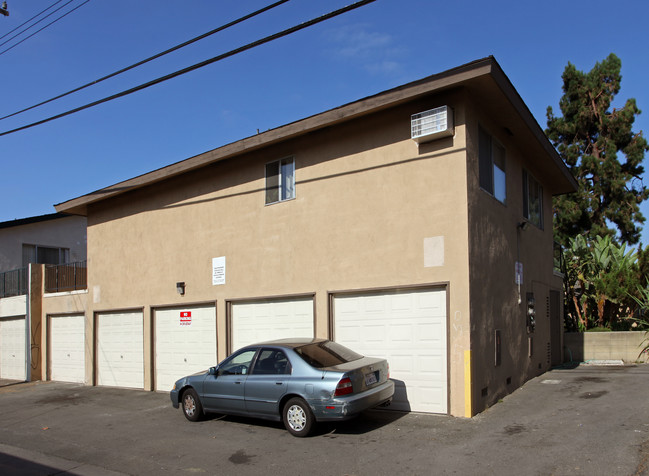 2066 S Nautical St in Anaheim, CA - Building Photo - Building Photo