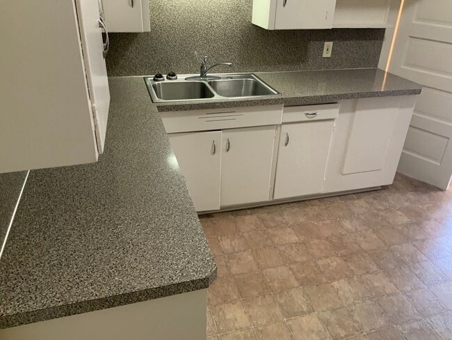 1645 Mill St in Eugene, OR - Foto de edificio - Building Photo