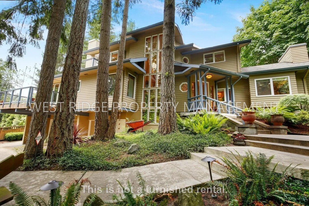 145 NW Pittock Ave in Portland, OR - Building Photo