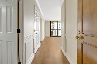 400 Madison St, Unit 806 in Alexandria, VA - Building Photo