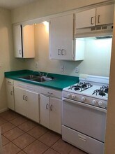 5213 Joe Sayers Ave in Austin, TX - Foto de edificio - Building Photo